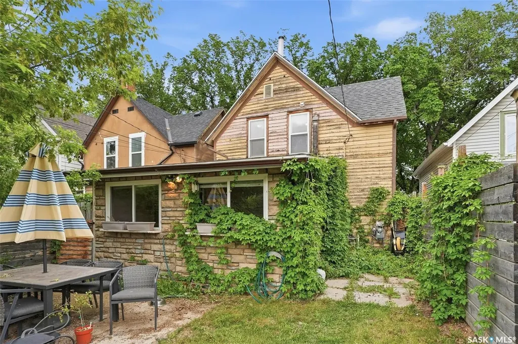 615 G Avenue S Saskatoon SK S7M 1V8