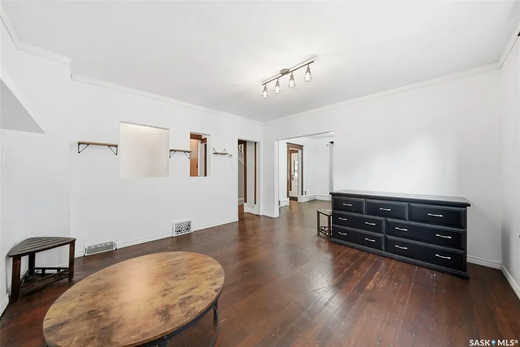615 G Avenue S Saskatoon SK S7M 1V8