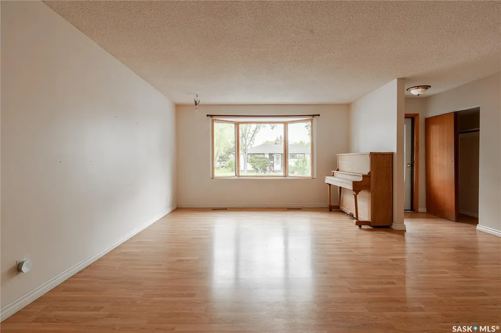 3815 Van Horne Avenue Regina SK S4S 1M5
