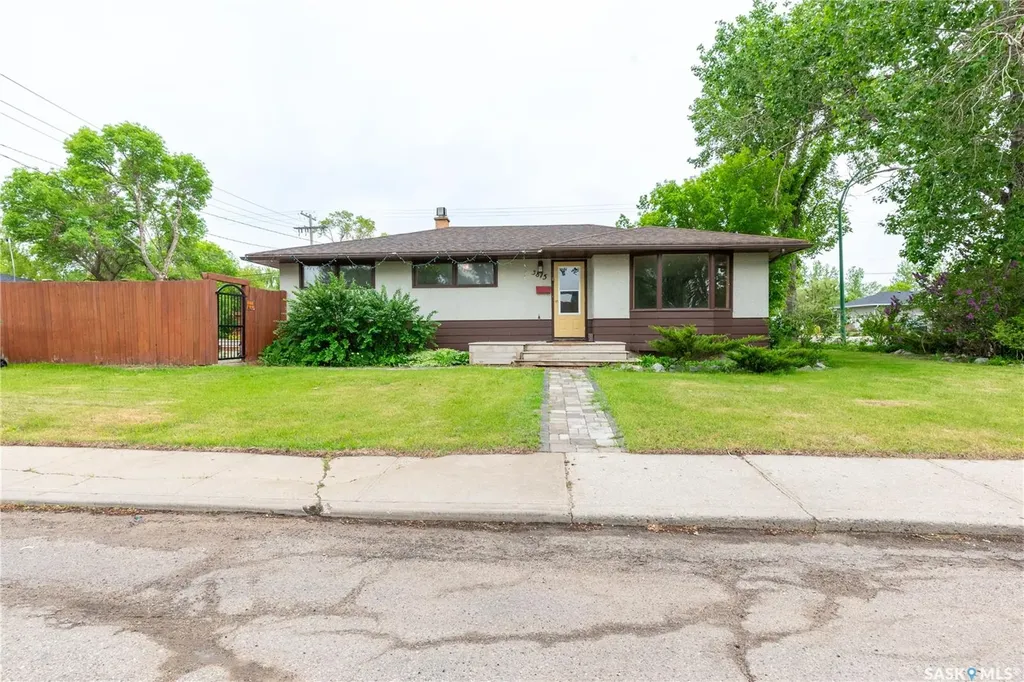 3815 Van Horne Avenue Regina SK S4S 1M5