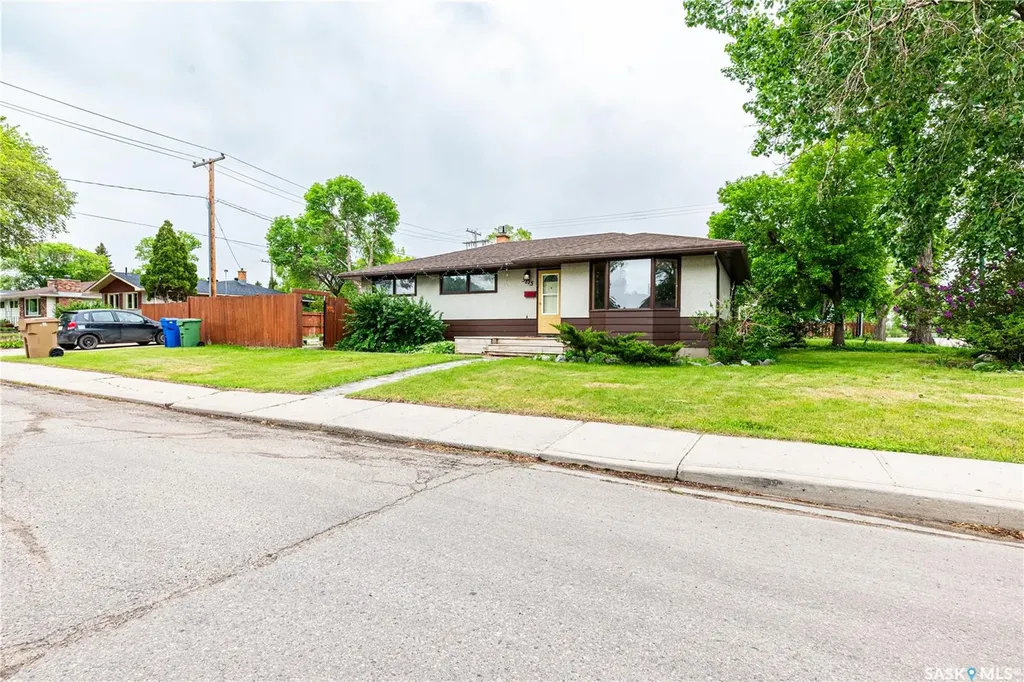 3815 Van Horne Avenue Regina SK S4S 1M5