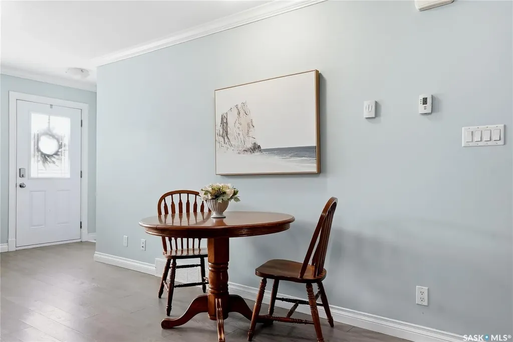 225 Hassard Close Saskatoon SK S7L 2W8