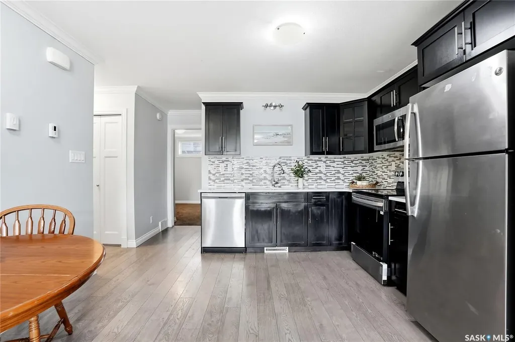 225 Hassard Close Saskatoon SK S7L 2W8