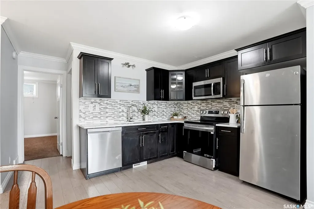 225 Hassard Close Saskatoon SK S7L 2W8
