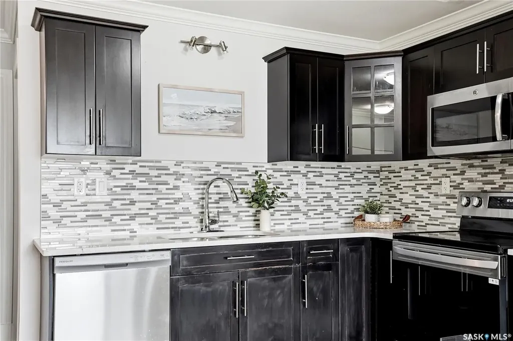 225 Hassard Close Saskatoon SK S7L 2W8