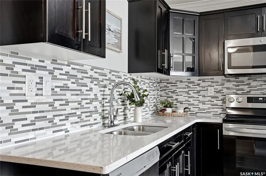 225 Hassard Close Saskatoon SK S7L 2W8
