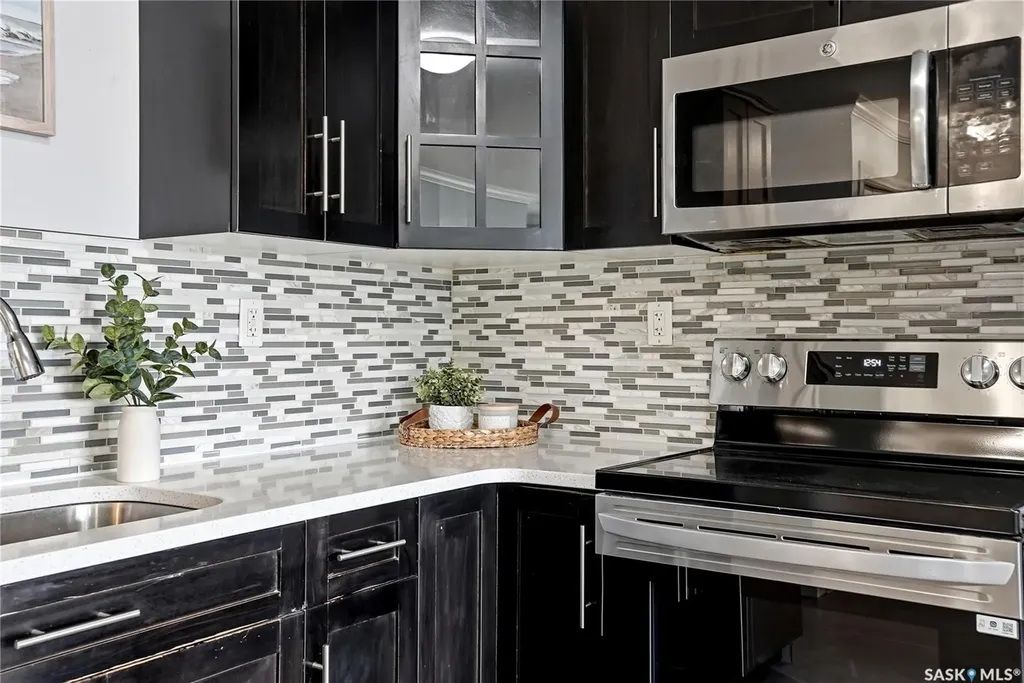 225 Hassard Close Saskatoon SK S7L 2W8