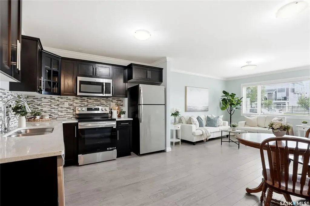 225 Hassard Close Saskatoon SK S7L 2W8