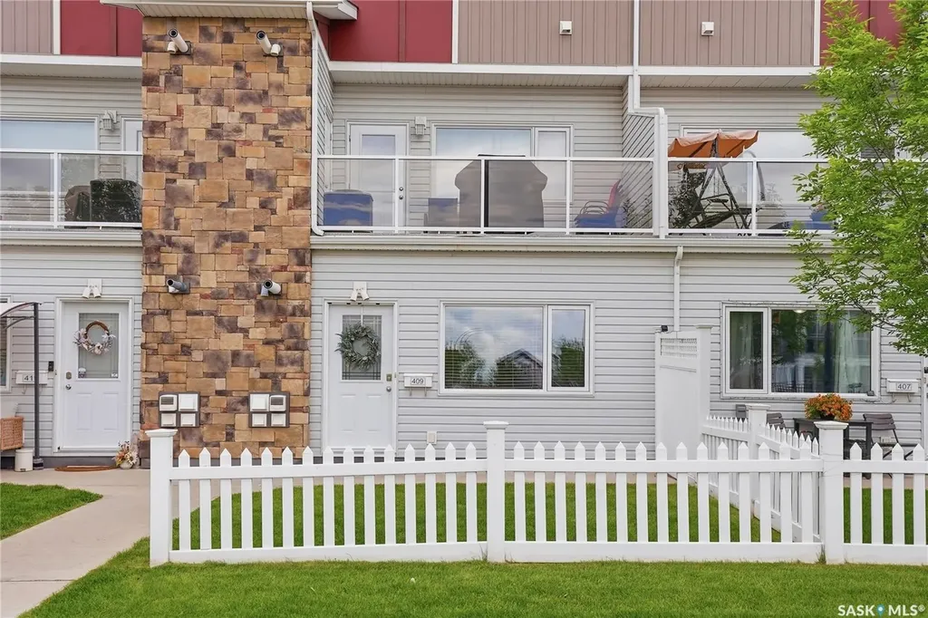 225 Hassard Close Saskatoon SK S7L 2W8
