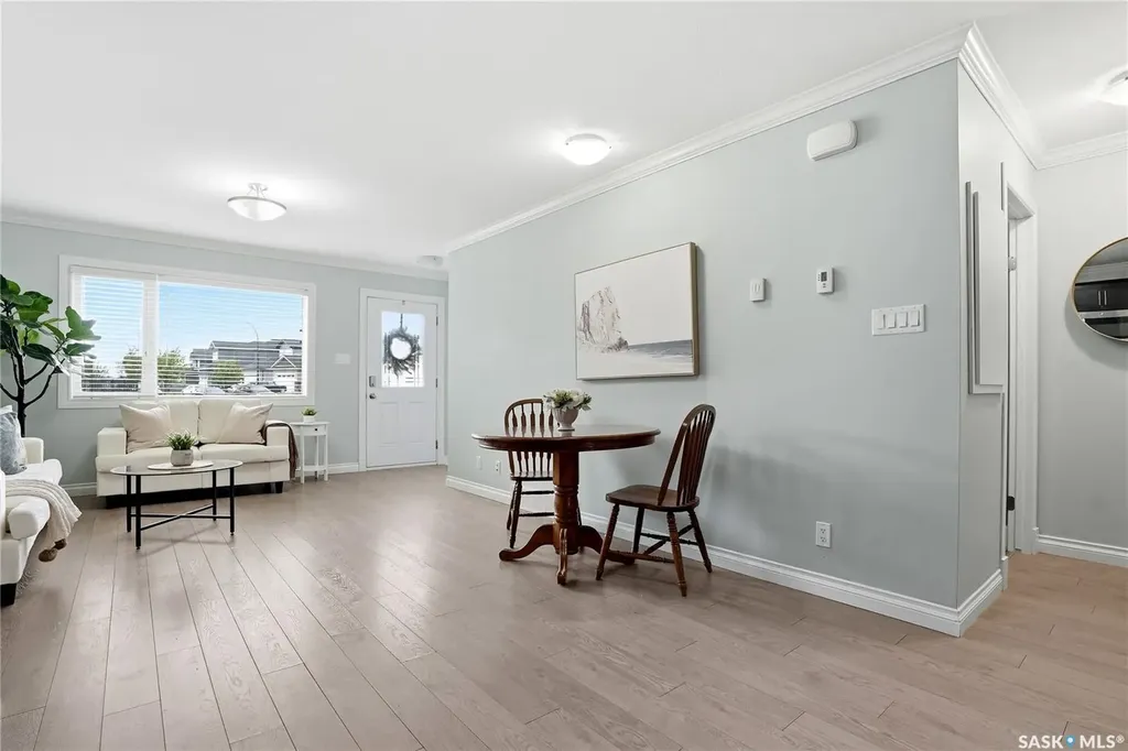 225 Hassard Close Saskatoon SK S7L 2W8