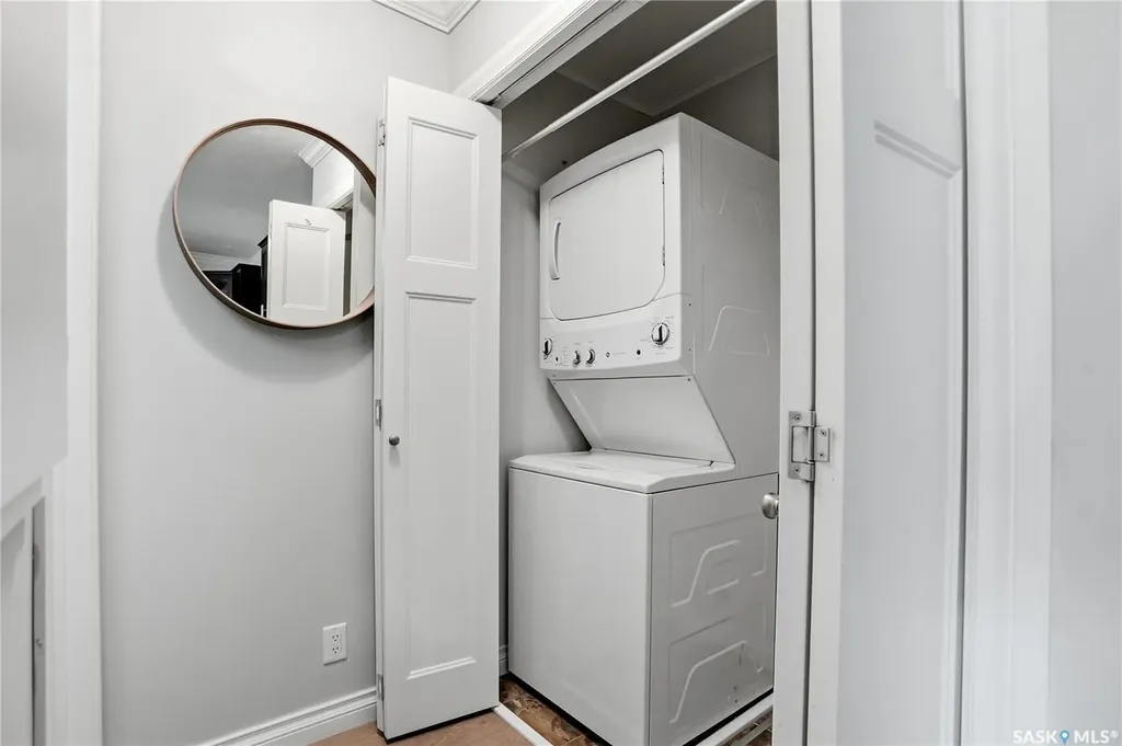 225 Hassard Close Saskatoon SK S7L 2W8