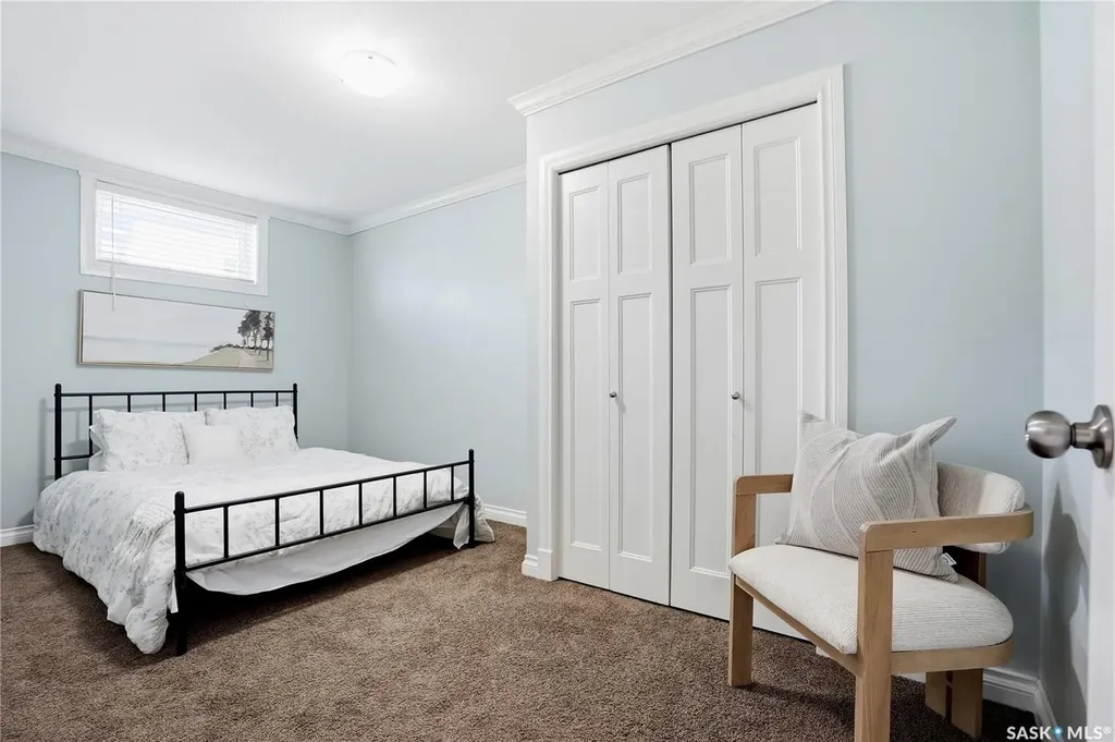 225 Hassard Close Saskatoon SK S7L 2W8