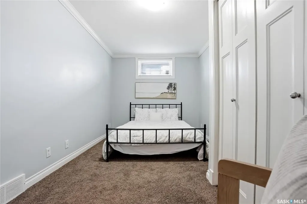 225 Hassard Close Saskatoon SK S7L 2W8