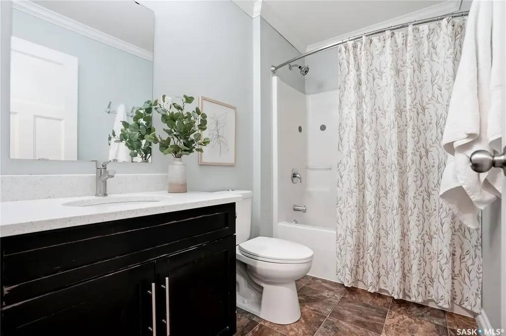 225 Hassard Close Saskatoon SK S7L 2W8