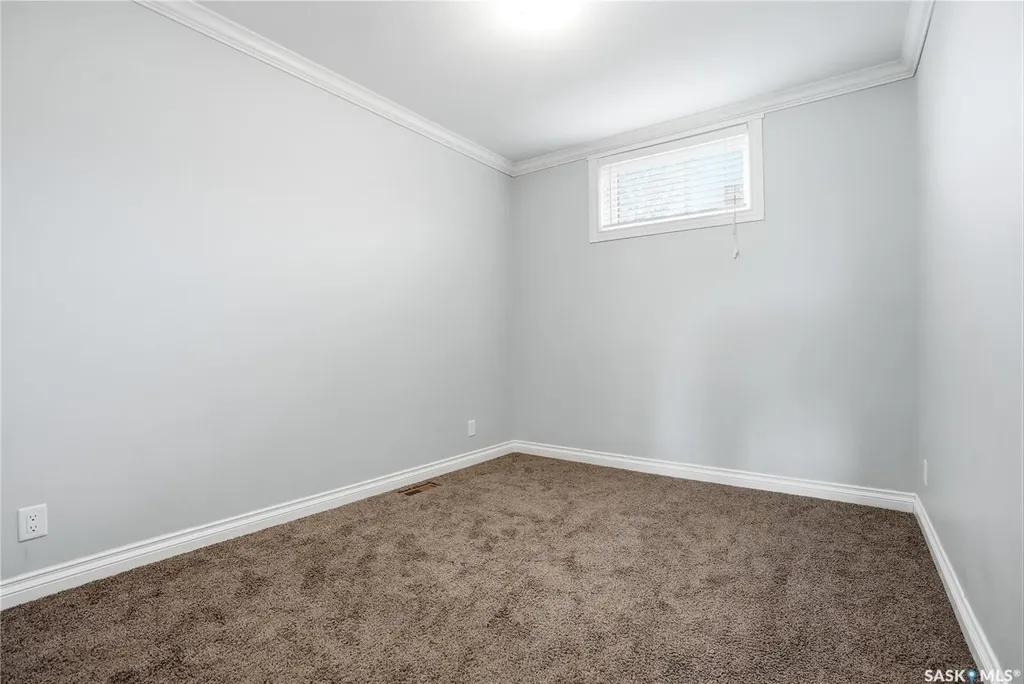 225 Hassard Close Saskatoon SK S7L 2W8
