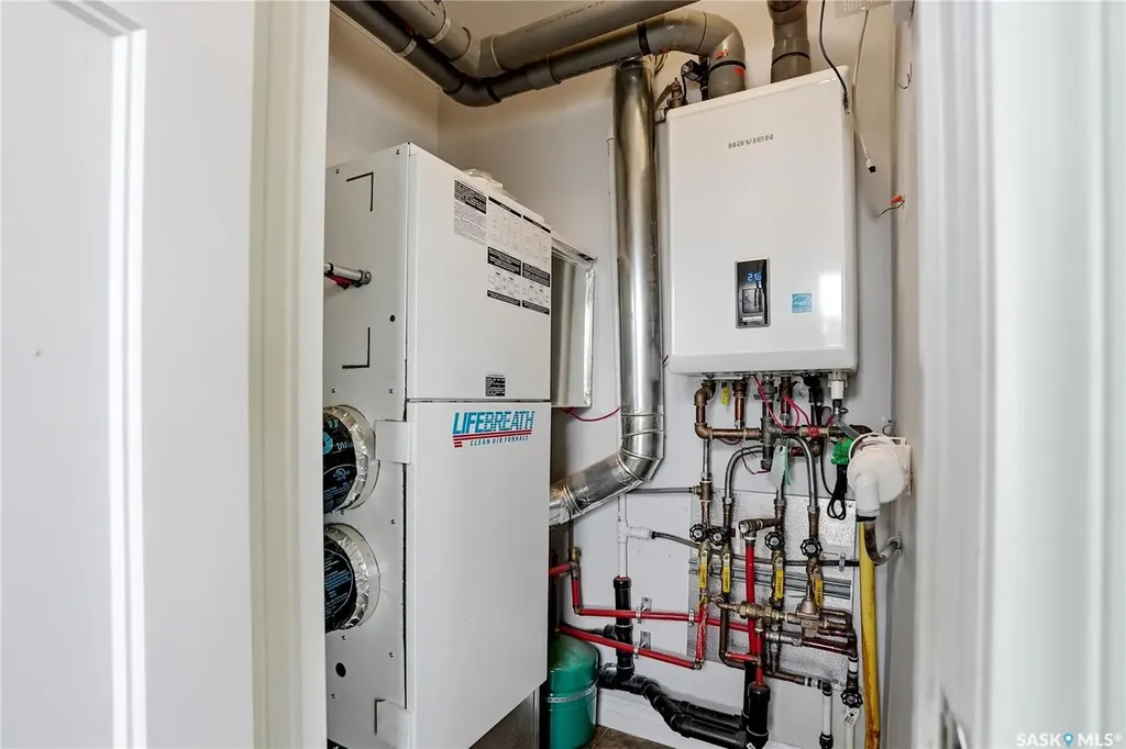225 Hassard Close Saskatoon SK S7L 2W8