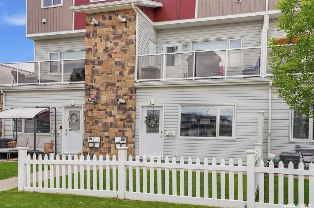 225 Hassard Close Saskatoon SK S7L 2W8
