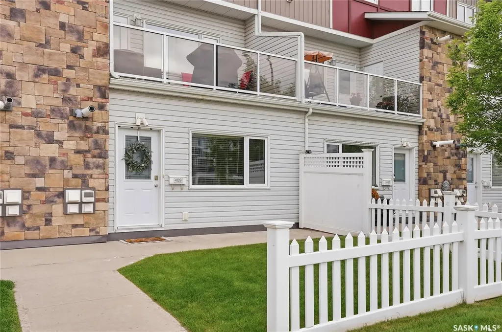 225 Hassard Close Saskatoon SK S7L 2W8