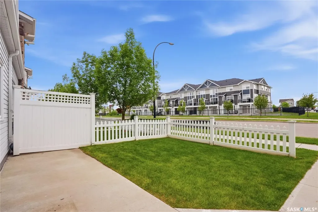 225 Hassard Close Saskatoon SK S7L 2W8