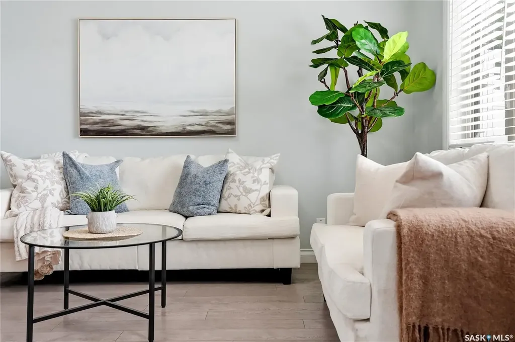 225 Hassard Close Saskatoon SK S7L 2W8