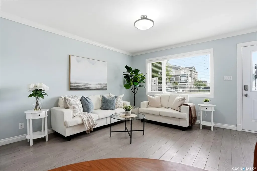 225 Hassard Close Saskatoon SK S7L 2W8
