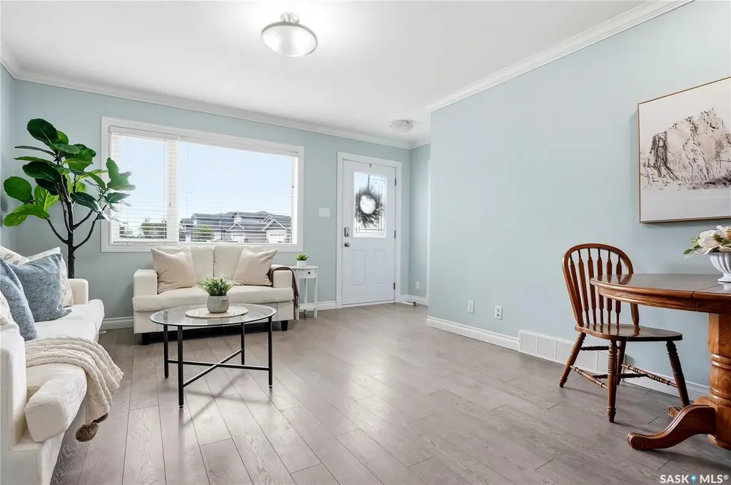 225 Hassard Close Saskatoon SK S7L 2W8