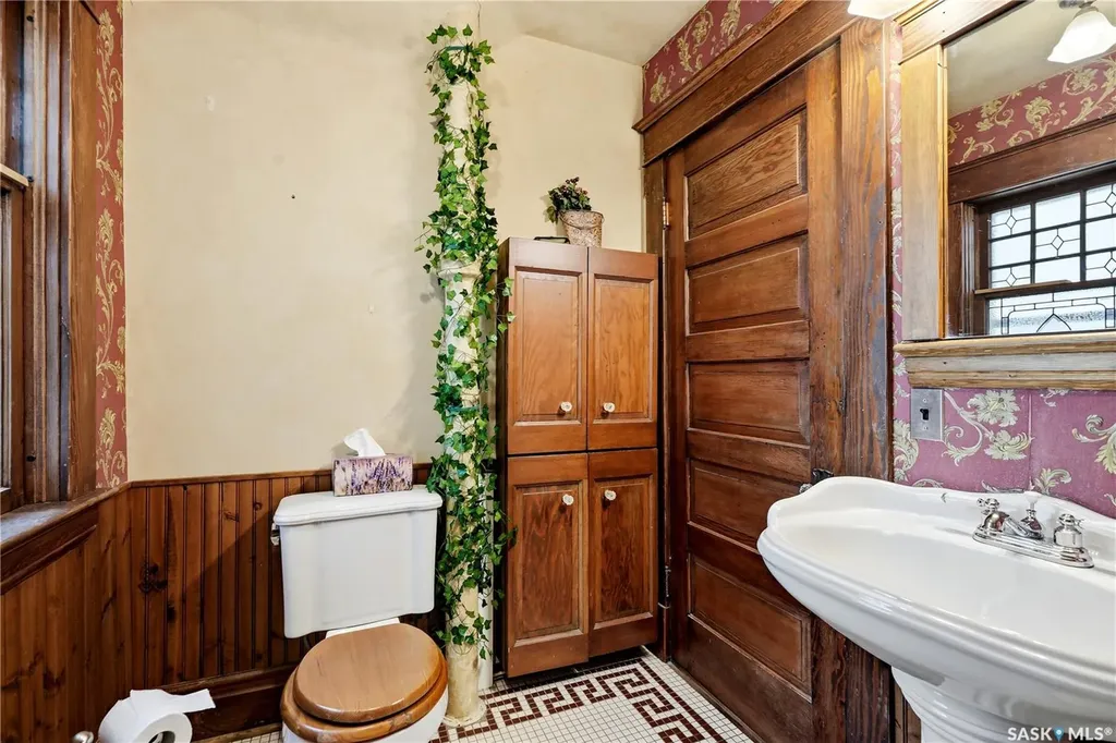 512 Bedford Road Saskatoon SK S7L 0E6