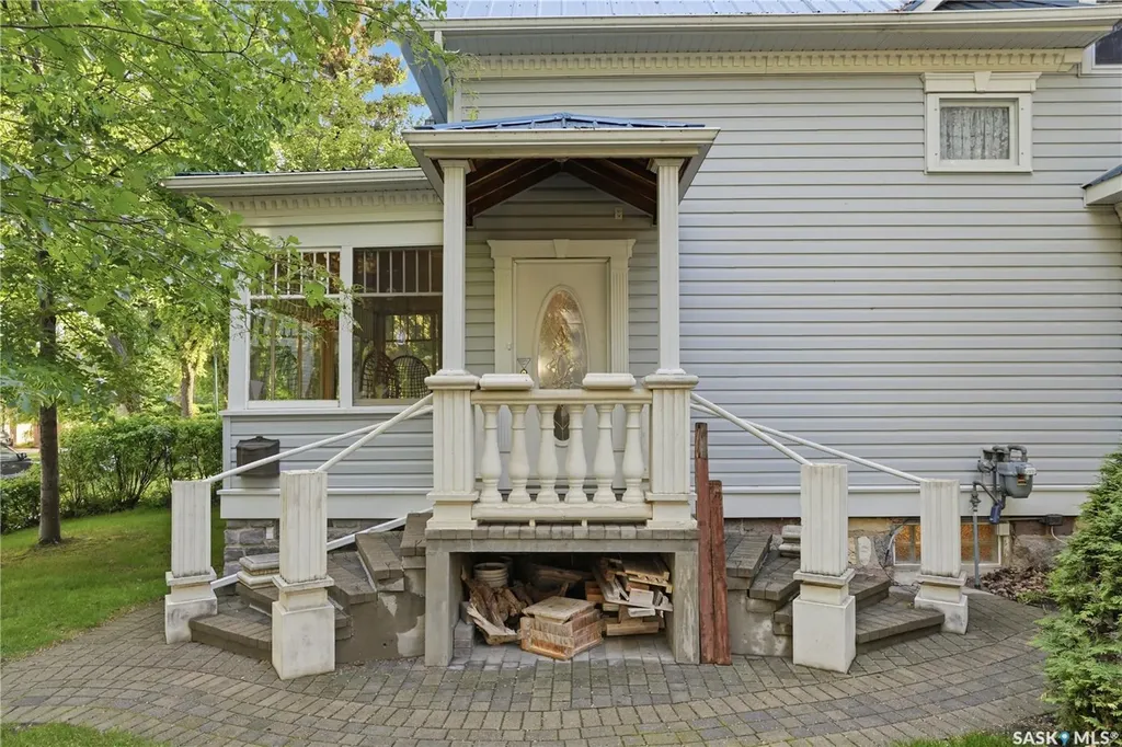 512 Bedford Road Saskatoon SK S7L 0E6