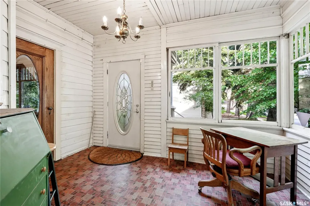 512 Bedford Road Saskatoon SK S7L 0E6