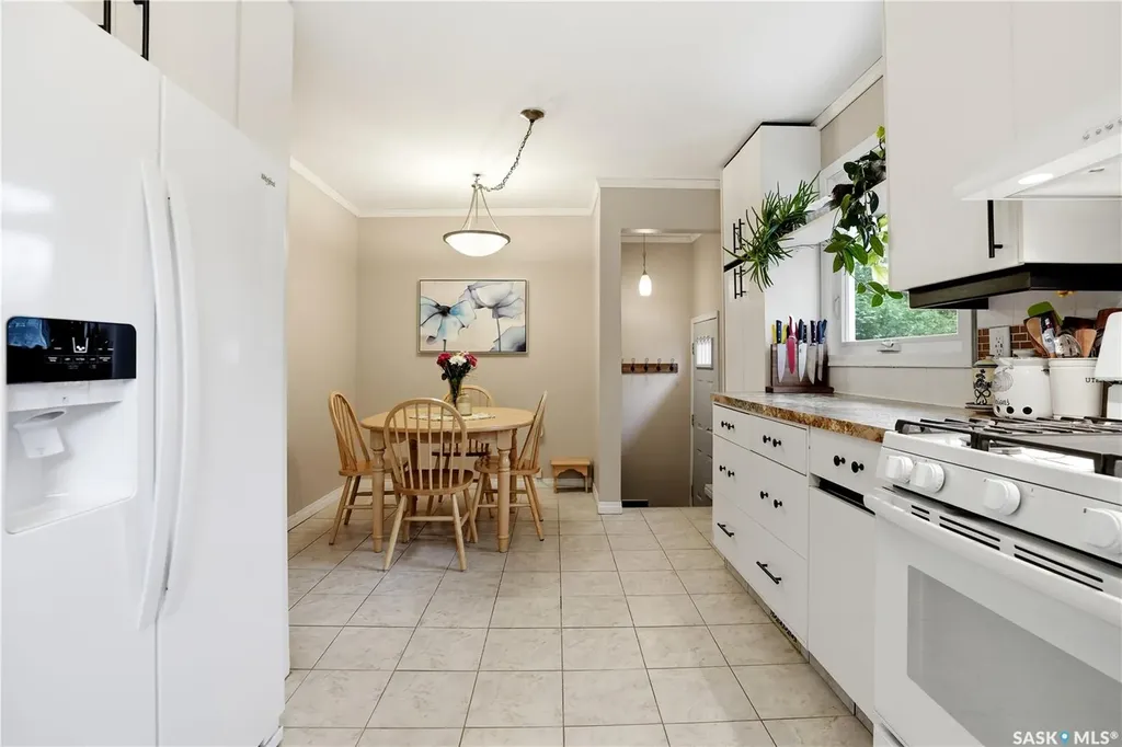 6207 1st Avenue N Regina SK S4T 7A1