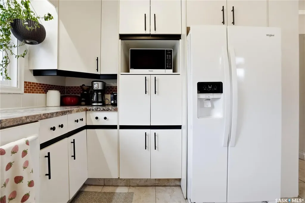 6207 1st Avenue N Regina SK S4T 7A1