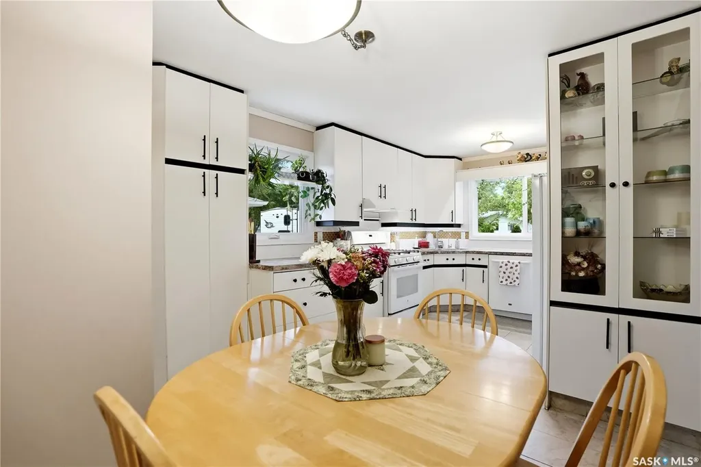6207 1st Avenue N Regina SK S4T 7A1