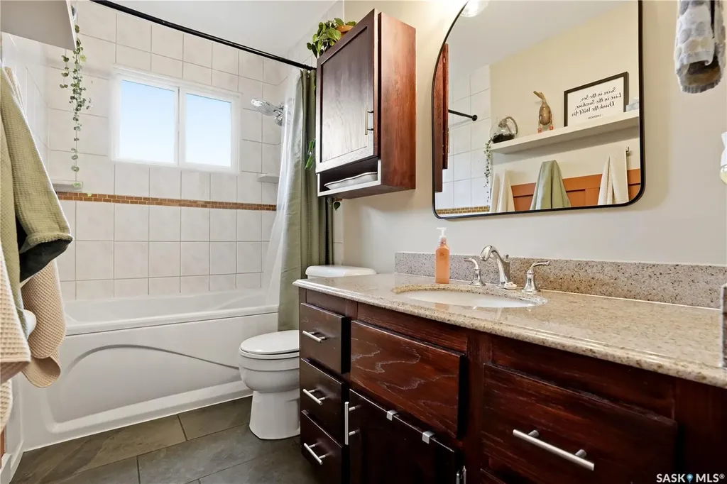 6207 1st Avenue N Regina SK S4T 7A1