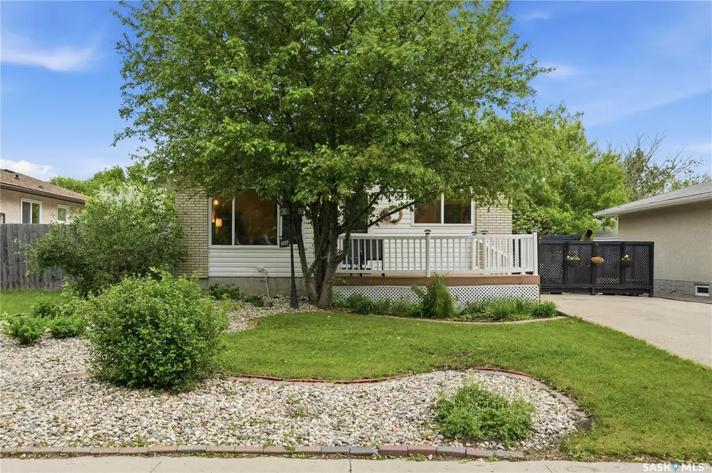 6207 1st Avenue N Regina SK S4T 7A1
