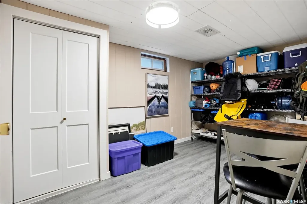 6207 1st Avenue N Regina SK S4T 7A1