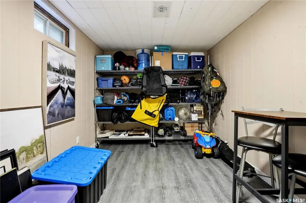 6207 1st Avenue N Regina SK S4T 7A1
