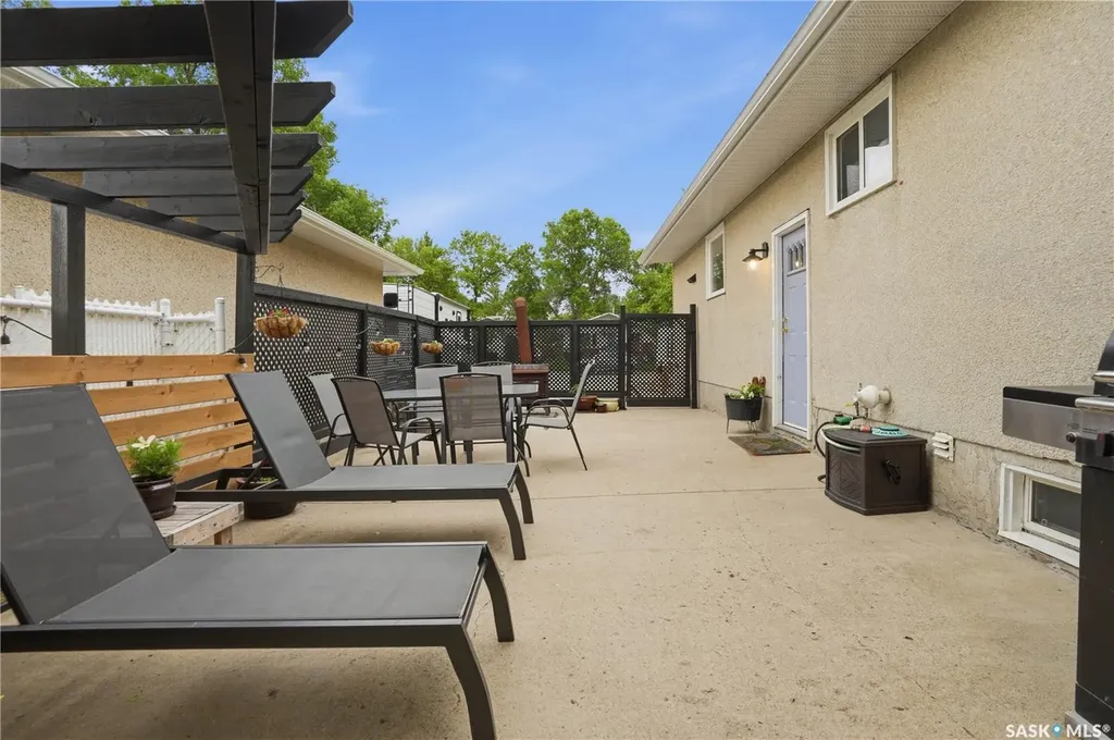 6207 1st Avenue N Regina SK S4T 7A1