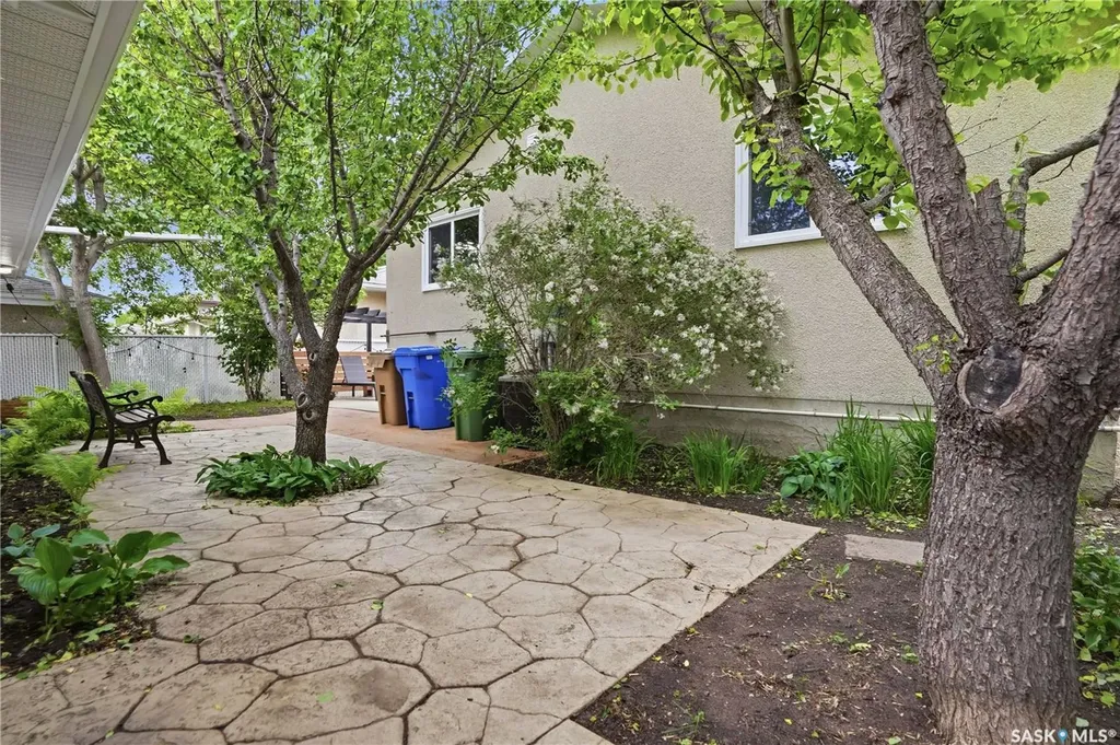 6207 1st Avenue N Regina SK S4T 7A1