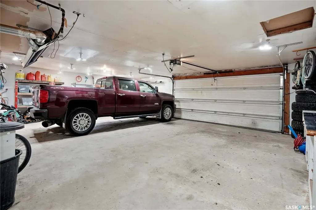 6207 1st Avenue N Regina SK S4T 7A1