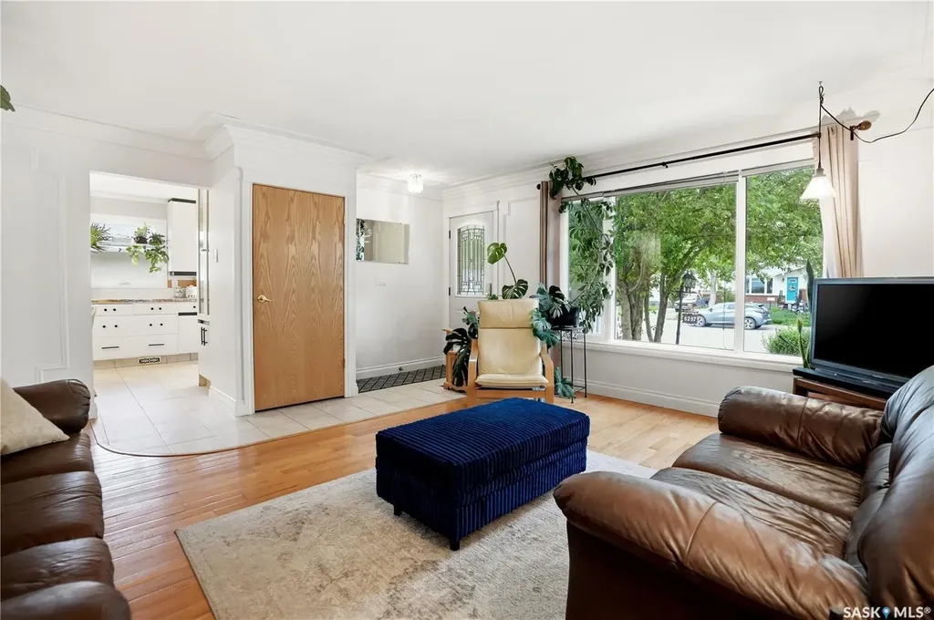 6207 1st Avenue N Regina SK S4T 7A1