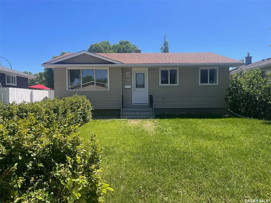 9 Carmichael Bay Regina SK S4R 0C7