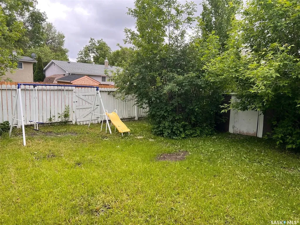 9 Carmichael Bay Regina SK S4R 0C7