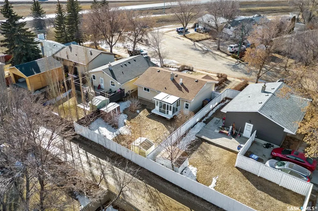 9 Carmichael Bay Regina SK S4R 0C7