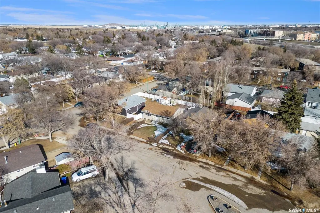 9 Carmichael Bay Regina SK S4R 0C7