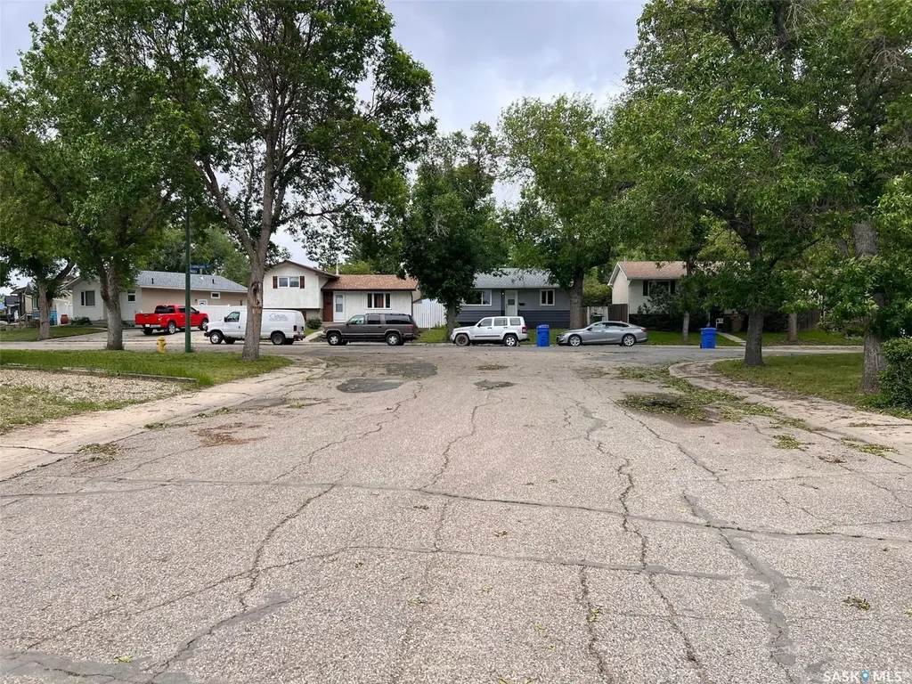 9 Carmichael Bay Regina SK S4R 0C7