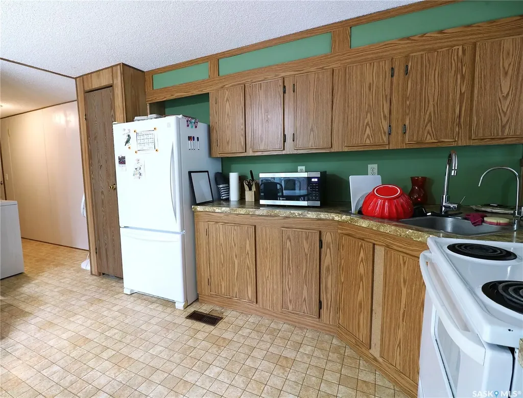 319 4th Avenue Kelliher SK S0A 1V0