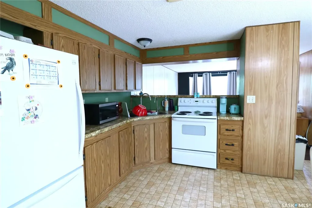 319 4th Avenue Kelliher SK S0A 1V0