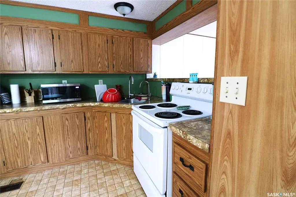 319 4th Avenue Kelliher SK S0A 1V0
