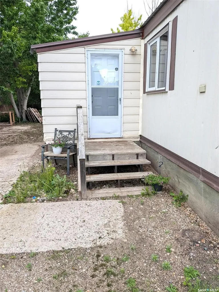319 4th Avenue Kelliher SK S0A 1V0