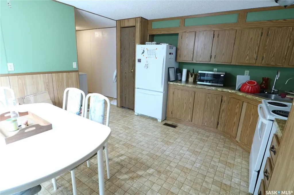 319 4th Avenue Kelliher SK S0A 1V0